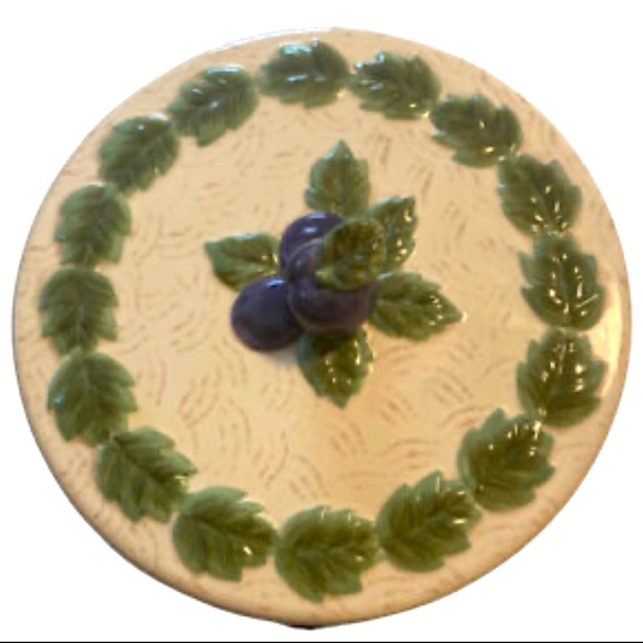 Napa Valley by Noble Excellence Embossed Fruit- Covered Pedestal Cake Stand - Picture 2 of 6